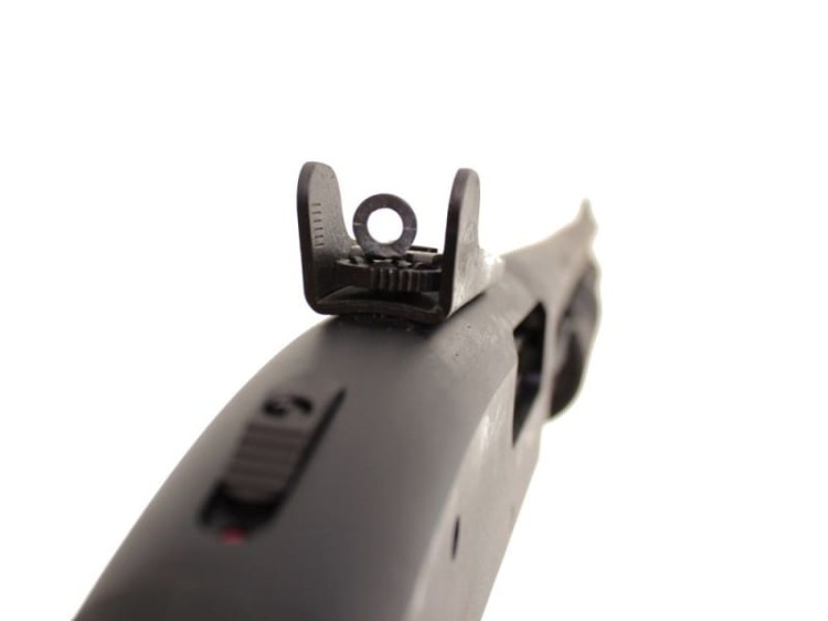 Strzelba-powtarzalna-MOSSBERG-590-A1-kal-12-76-XS-Ghost-Ring-parkeryzowana-06.jpg