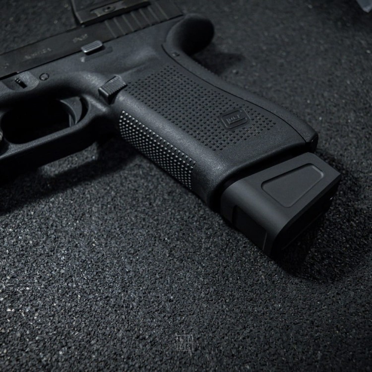 pol_pl_FTCS-Powiekszona-stopka-magazynka-do-Glocka-17-3-naboje-Graphite-Black-H-146-FTCS-Nr-33-45951_5.jpg