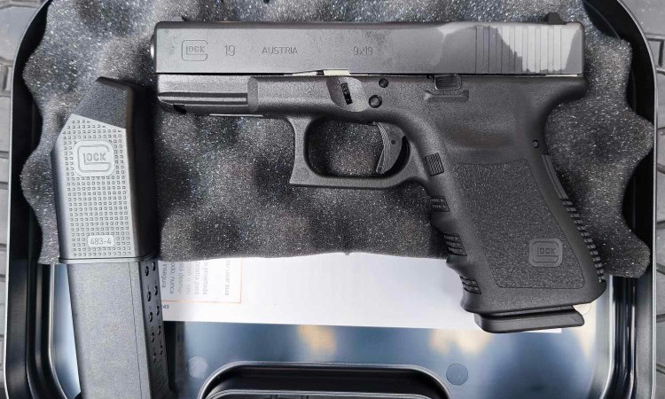 Glock 19-2.jpg